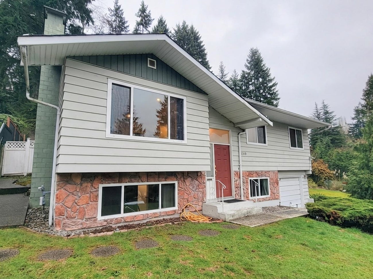 2519 Penshurst Court - Coquitlam East Single Family Residence for Sale, 4 Bedrooms (R3087828)# - 4