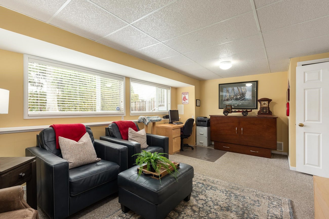 2070 Lyons Court - Central Coquitlam Single Family Residence for Sale, 3 Bedrooms (R3087897)# - 16