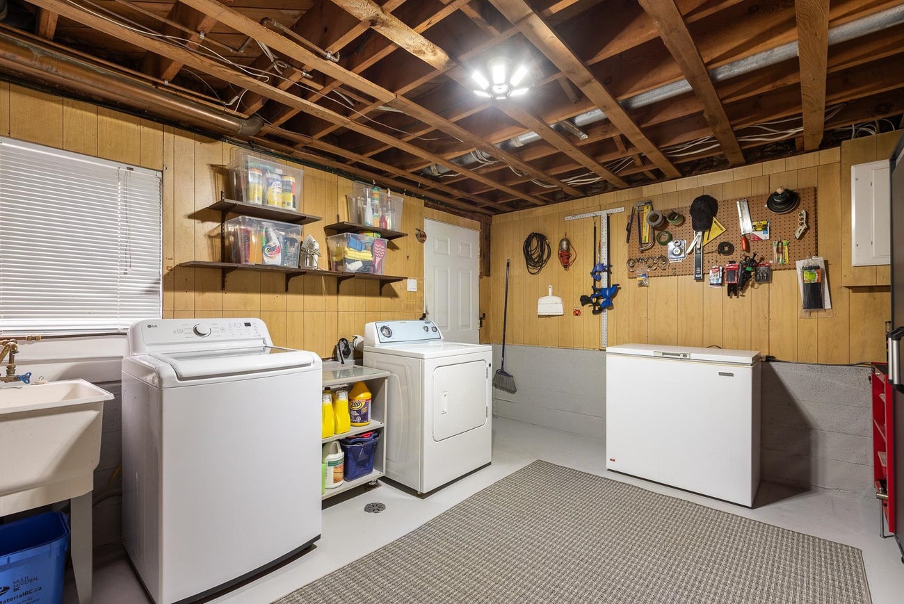 2070 Lyons Court - Central Coquitlam Single Family Residence for Sale, 3 Bedrooms (R3087897)# - 17