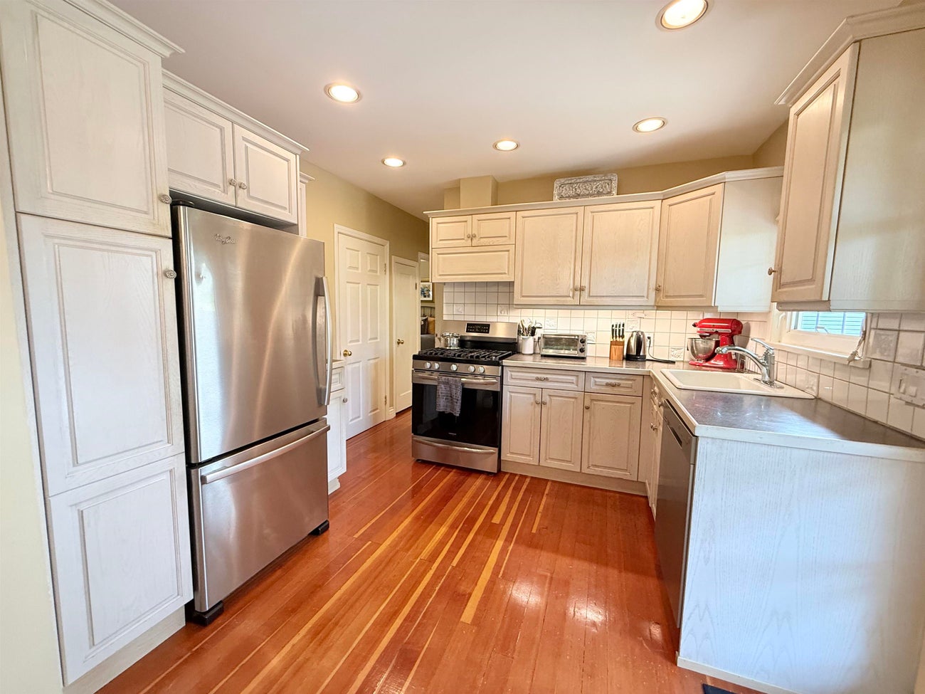 680 Thompson Avenue - Coquitlam West Single Family Residence for Sale, 4 Bedrooms (R3088027)# - 9