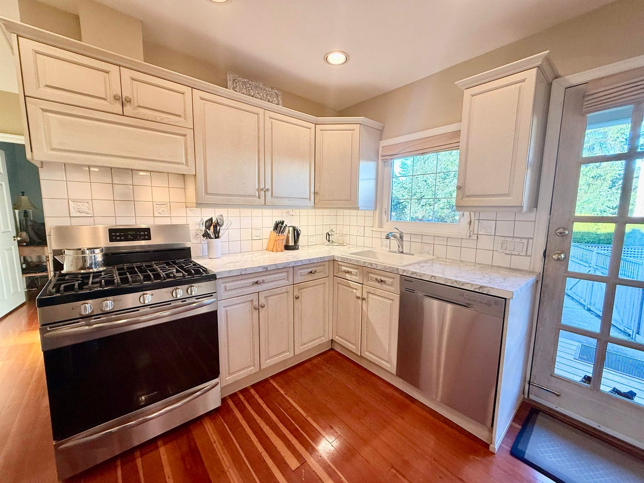 680 Thompson Avenue - Coquitlam West Single Family Residence for Sale, 4 Bedrooms (R3088027)# - 9