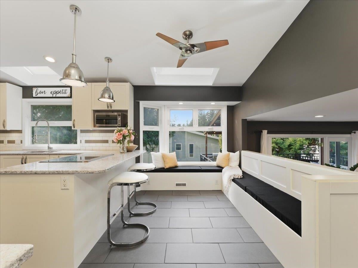 385 Hickey Drive - Coquitlam East Single Family Residence for Sale, 5 Bedrooms (R3088082)# - 6