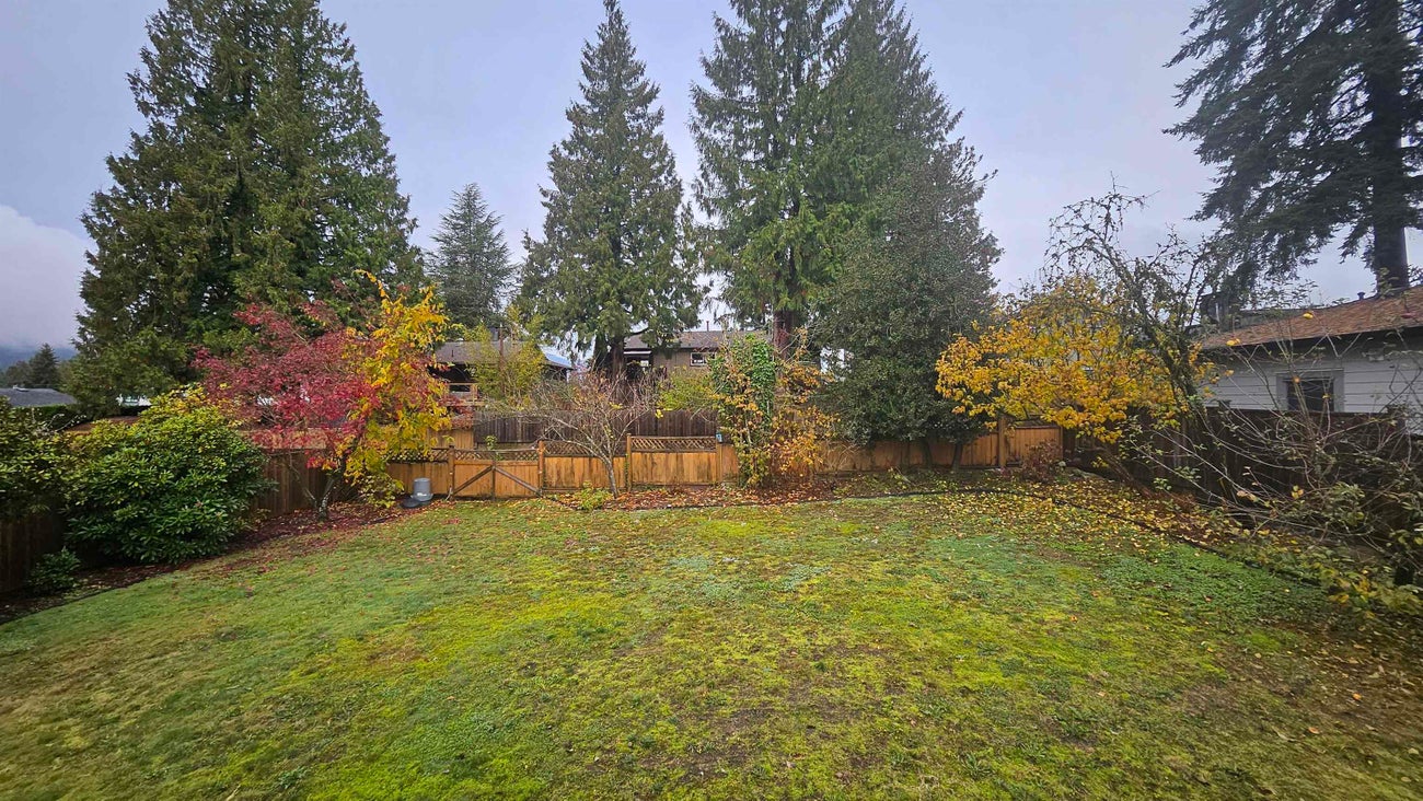 845 Smith Avenue - Coquitlam West Single Family Residence for Sale, 4 Bedrooms (R3088704)# - 34