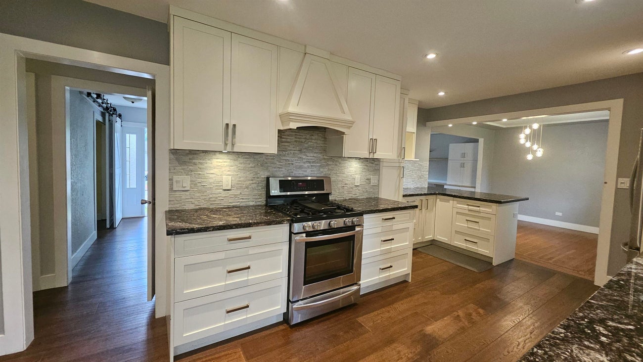 845 Smith Avenue - Coquitlam West Single Family Residence for Sale, 4 Bedrooms (R3088704)# - 9