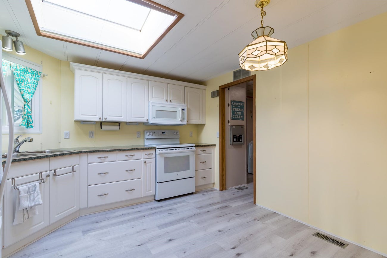 107 - 145 King Edwards Street - Maillardville Manufactured Home for Sale, 2 Bedrooms (R3088735)# - 17