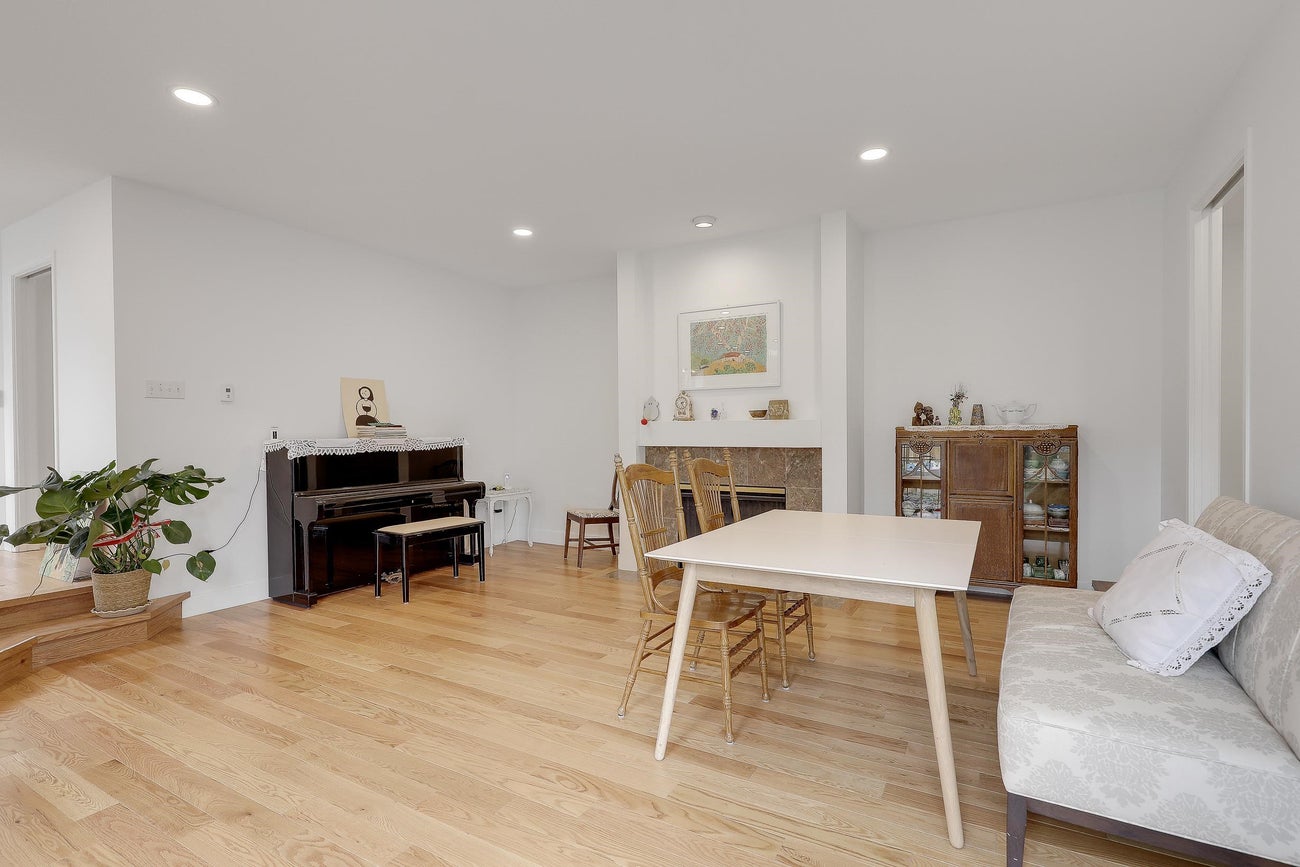 907 Sprice Avenue - Coquitlam West Single Family Residence for Sale, 6 Bedrooms (R3088929)# - 10