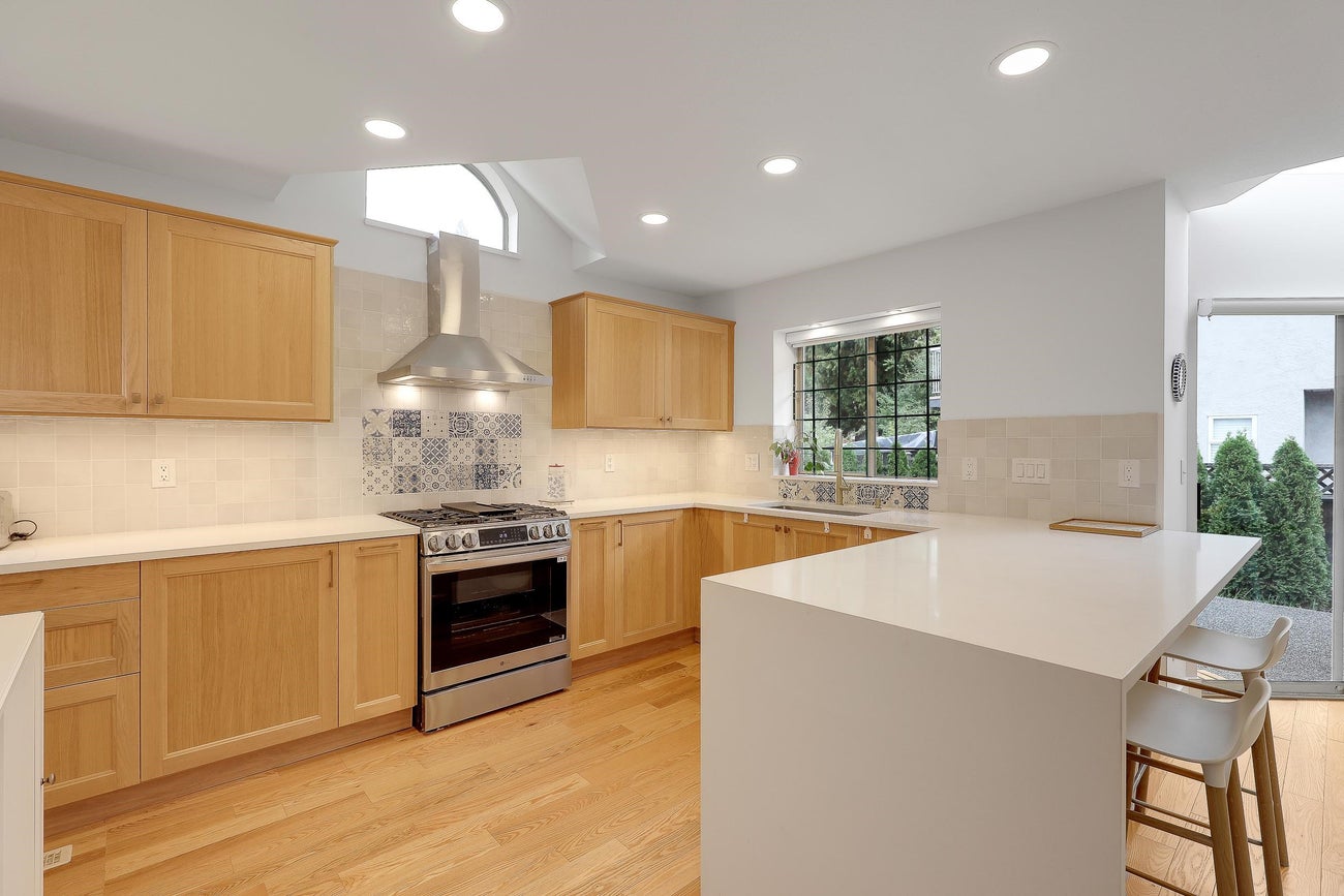 907 Sprice Avenue - Coquitlam West Single Family Residence for Sale, 6 Bedrooms (R3088929)# - 14