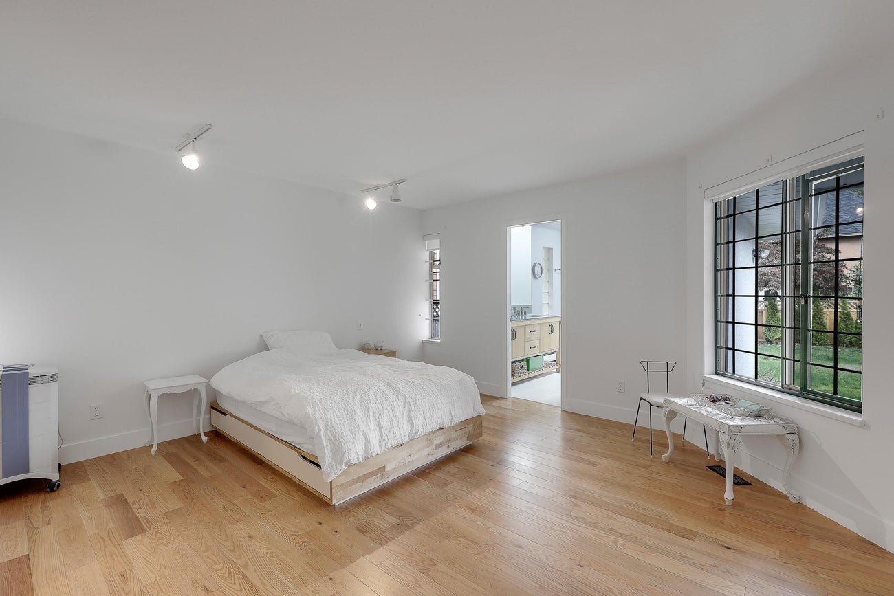 907 Sprice Avenue - Coquitlam West Single Family Residence for Sale, 6 Bedrooms (R3088929)# - 19