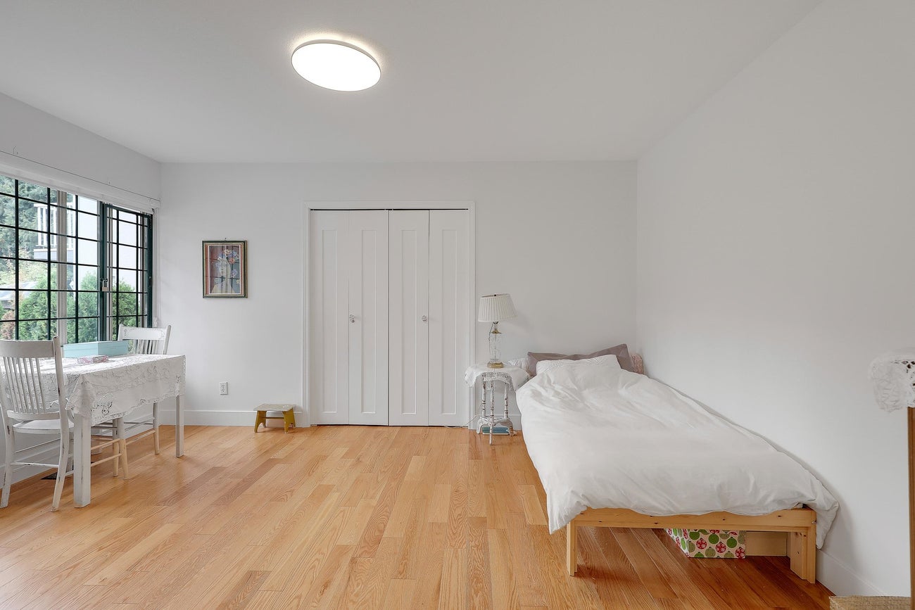 907 Sprice Avenue - Coquitlam West Single Family Residence for Sale, 6 Bedrooms (R3088929)# - 22