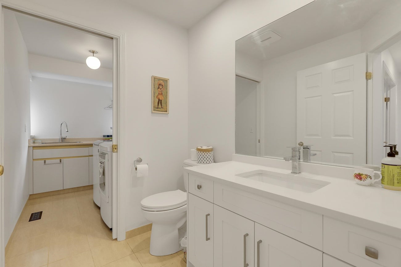 907 Sprice Avenue - Coquitlam West Single Family Residence for Sale, 6 Bedrooms (R3088929)# - 25