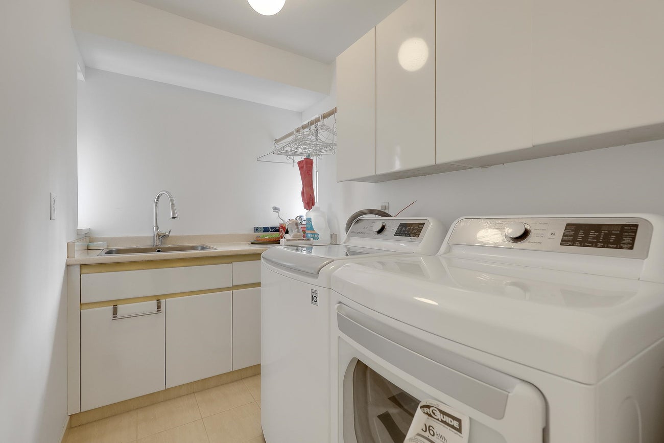 907 Sprice Avenue - Coquitlam West Single Family Residence for Sale, 6 Bedrooms (R3088929)# - 27