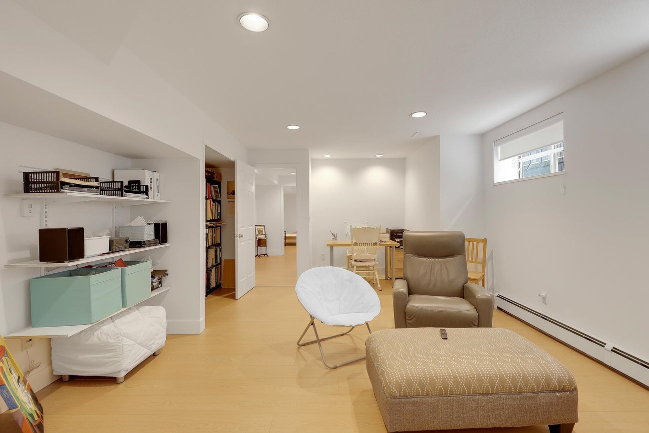 907 Sprice Avenue - Coquitlam West Single Family Residence for Sale, 6 Bedrooms (R3088929)# - 28