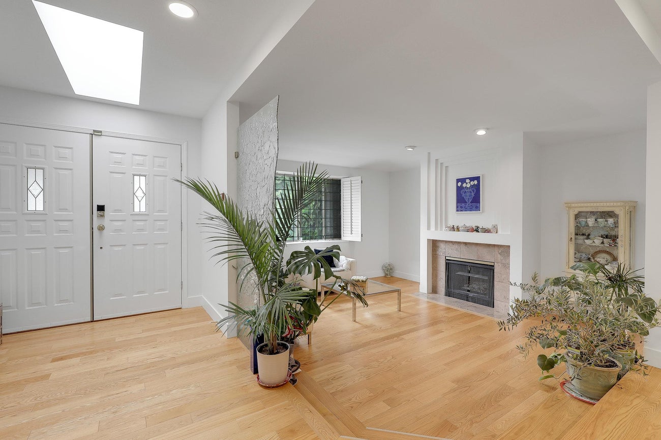 907 Sprice Avenue - Coquitlam West Single Family Residence for Sale, 6 Bedrooms (R3088929)# - 2