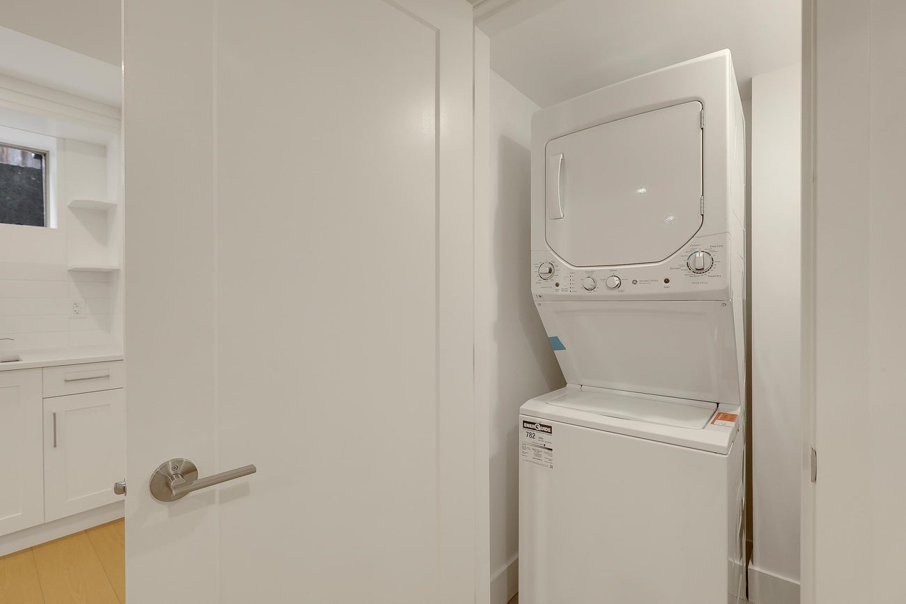 907 Sprice Avenue - Coquitlam West Single Family Residence for Sale, 6 Bedrooms (R3088929)# - 37