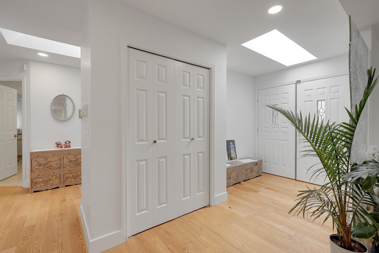 907 Sprice Avenue - Coquitlam West Single Family Residence for Sale, 6 Bedrooms (R3088929)# - 3