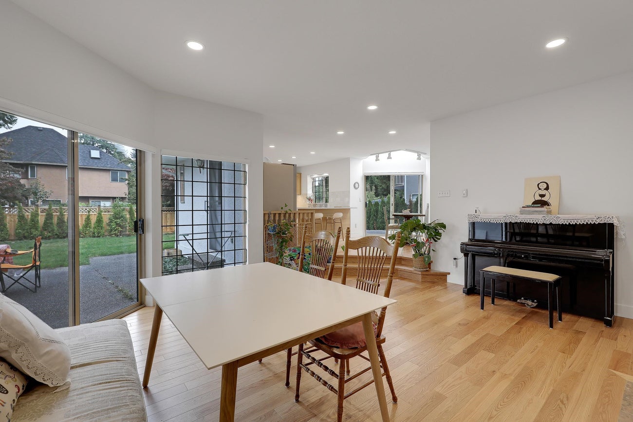 907 Sprice Avenue - Coquitlam West Single Family Residence for Sale, 6 Bedrooms (R3088929)# - 9