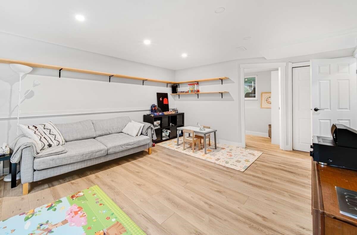 2280 King Albert Avenue - Central Coquitlam Single Family Residence for Sale, 3 Bedrooms (R3089658)# - 9