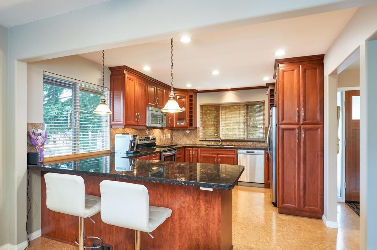 630 Sydney Avenue - Coquitlam West Single Family Residence for Sale, 6 Bedrooms (R3089729)# - 11