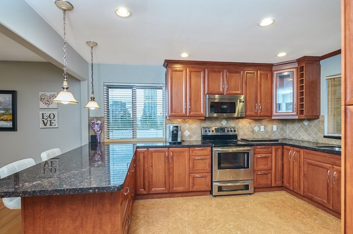 630 Sydney Avenue - Coquitlam West Single Family Residence for Sale, 6 Bedrooms (R3089729)# - 13