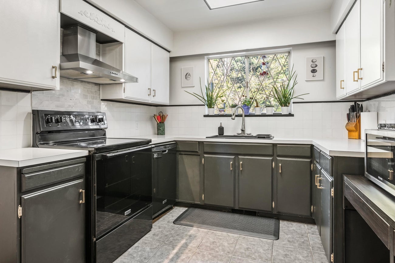 2560 Haversley Avenue - Coquitlam East Single Family Residence for Sale, 4 Bedrooms (R3089767)# - 14