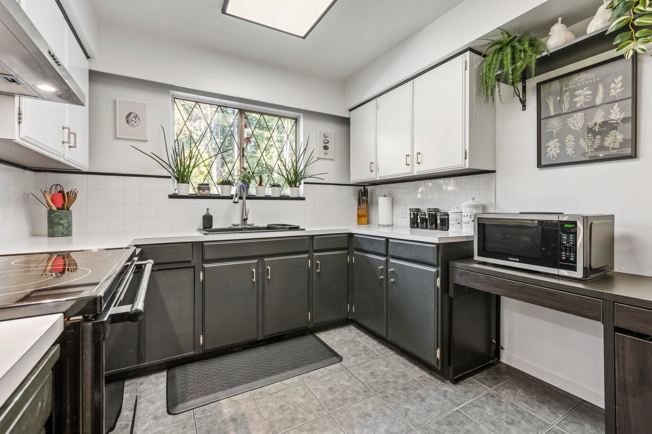 2560 Haversley Avenue - Coquitlam East Single Family Residence for Sale, 4 Bedrooms (R3089767)# - 15