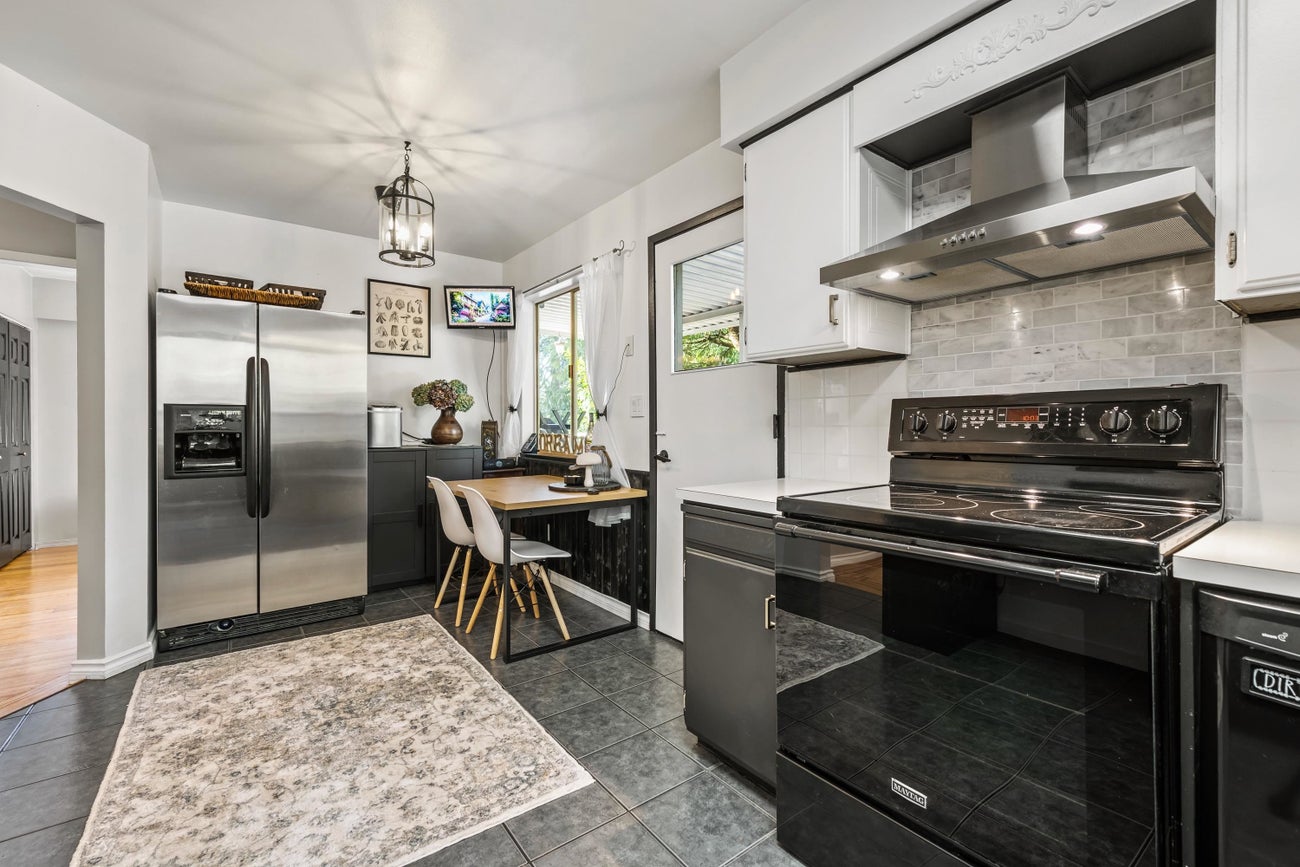 2560 Haversley Avenue - Coquitlam East Single Family Residence for Sale, 4 Bedrooms (R3089767)# - 17