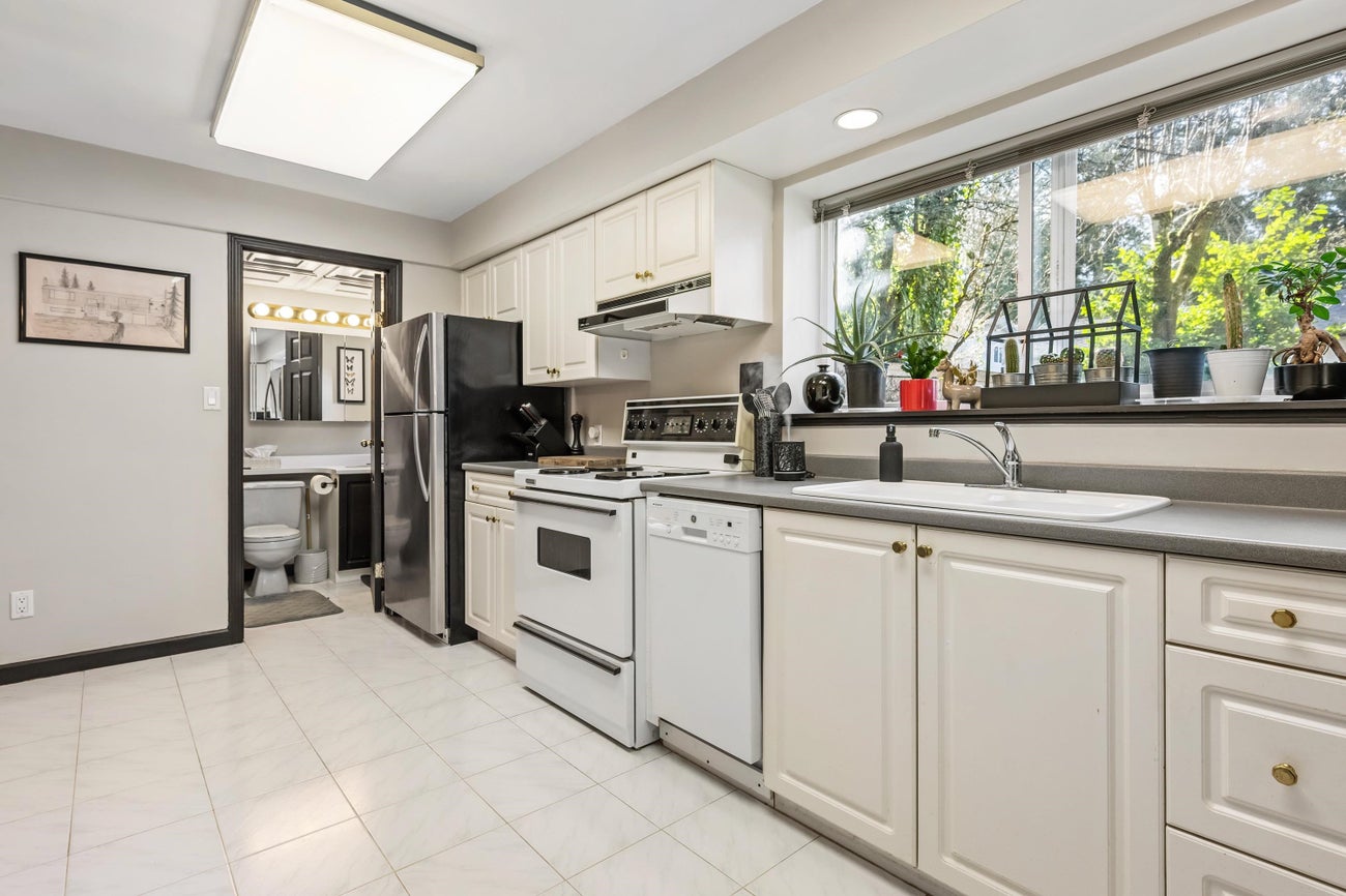 2560 Haversley Avenue - Coquitlam East Single Family Residence for Sale, 4 Bedrooms (R3089767)# - 26