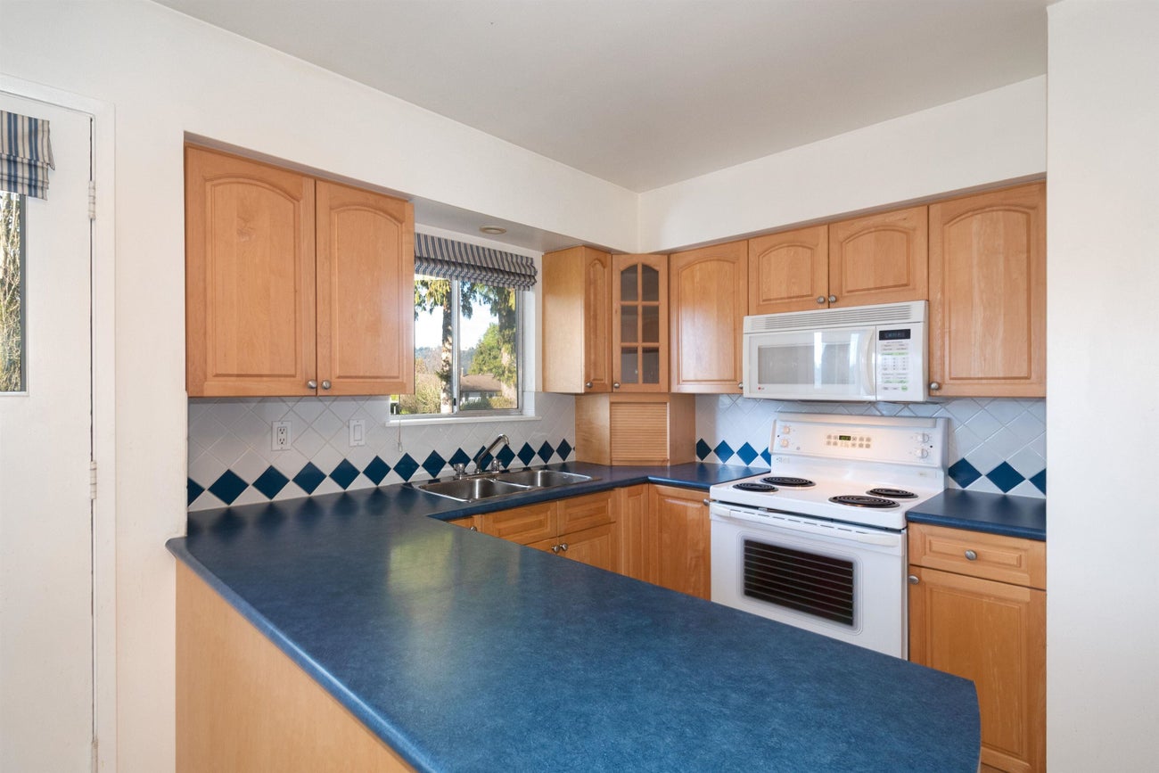 712 Macintosh Street - Central Coquitlam Single Family Residence for Sale, 3 Bedrooms (R3090305)# - 12