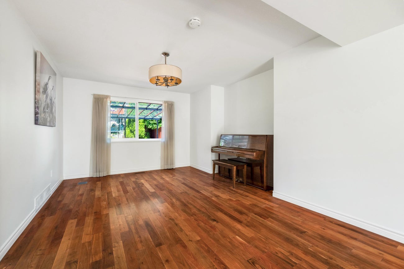 2507 Ashurst Avenue - Coquitlam East Single Family Residence for Sale, 7 Bedrooms (R3092373)# - 17 2507 Ashurst Avenue - Coquitlam East Single Family Residence for Sale, 7 Bedrooms (R3092373)# - 17