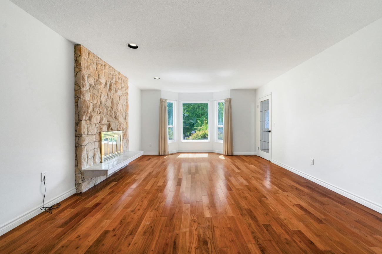 2507 Ashurst Avenue - Coquitlam East Single Family Residence for Sale, 7 Bedrooms (R3092373)# - 19 2507 Ashurst Avenue - Coquitlam East Single Family Residence for Sale, 7 Bedrooms (R3092373)# - 19