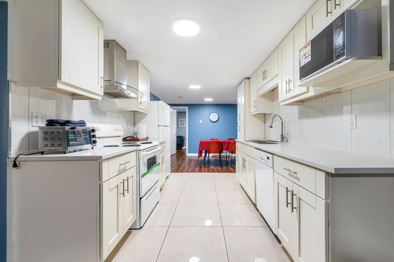 2507 Ashurst Avenue - Coquitlam East Single Family Residence for Sale, 7 Bedrooms (R3092373)# - 33 2507 Ashurst Avenue - Coquitlam East Single Family Residence for Sale, 7 Bedrooms (R3092373)# - 33