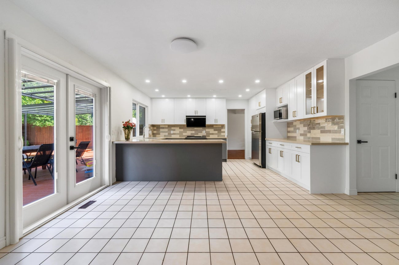 2507 Ashurst Avenue - Coquitlam East Single Family Residence for Sale, 7 Bedrooms (R3092373)# - 6 2507 Ashurst Avenue - Coquitlam East Single Family Residence for Sale, 7 Bedrooms (R3092373)# - 6