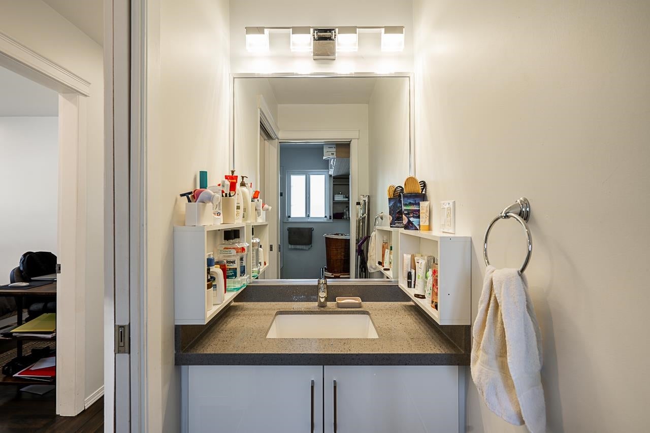 2057 Lorraine Avenue - Central Coquitlam Single Family Residence for Sale, 5 Bedrooms (R3092863)# - 11