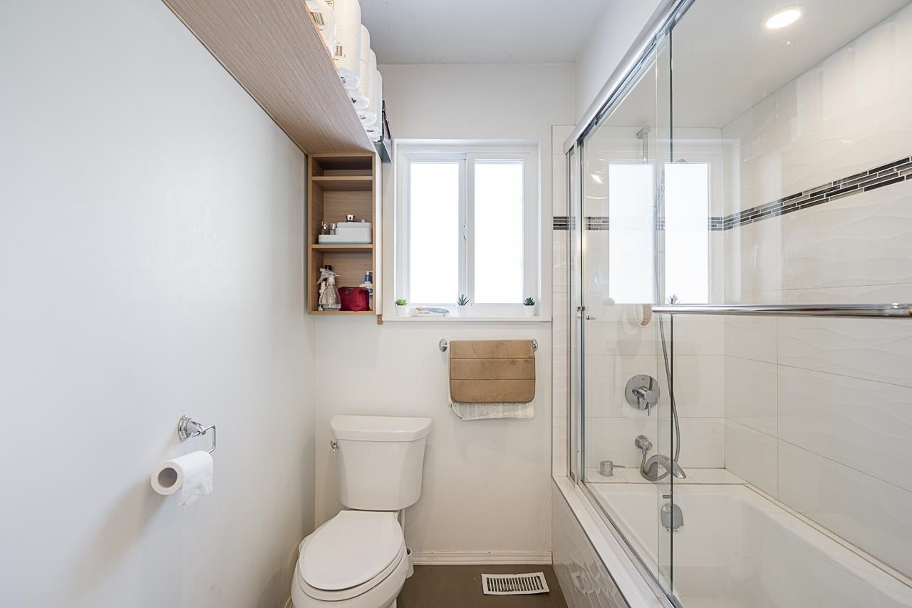 2057 Lorraine Avenue - Central Coquitlam Single Family Residence for Sale, 5 Bedrooms (R3092863)# - 12