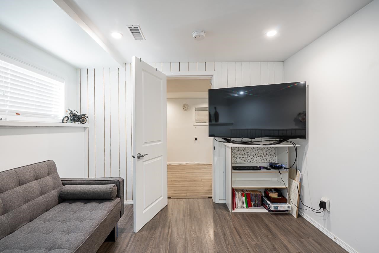 2057 Lorraine Avenue - Central Coquitlam Single Family Residence for Sale, 5 Bedrooms (R3092863)# - 16