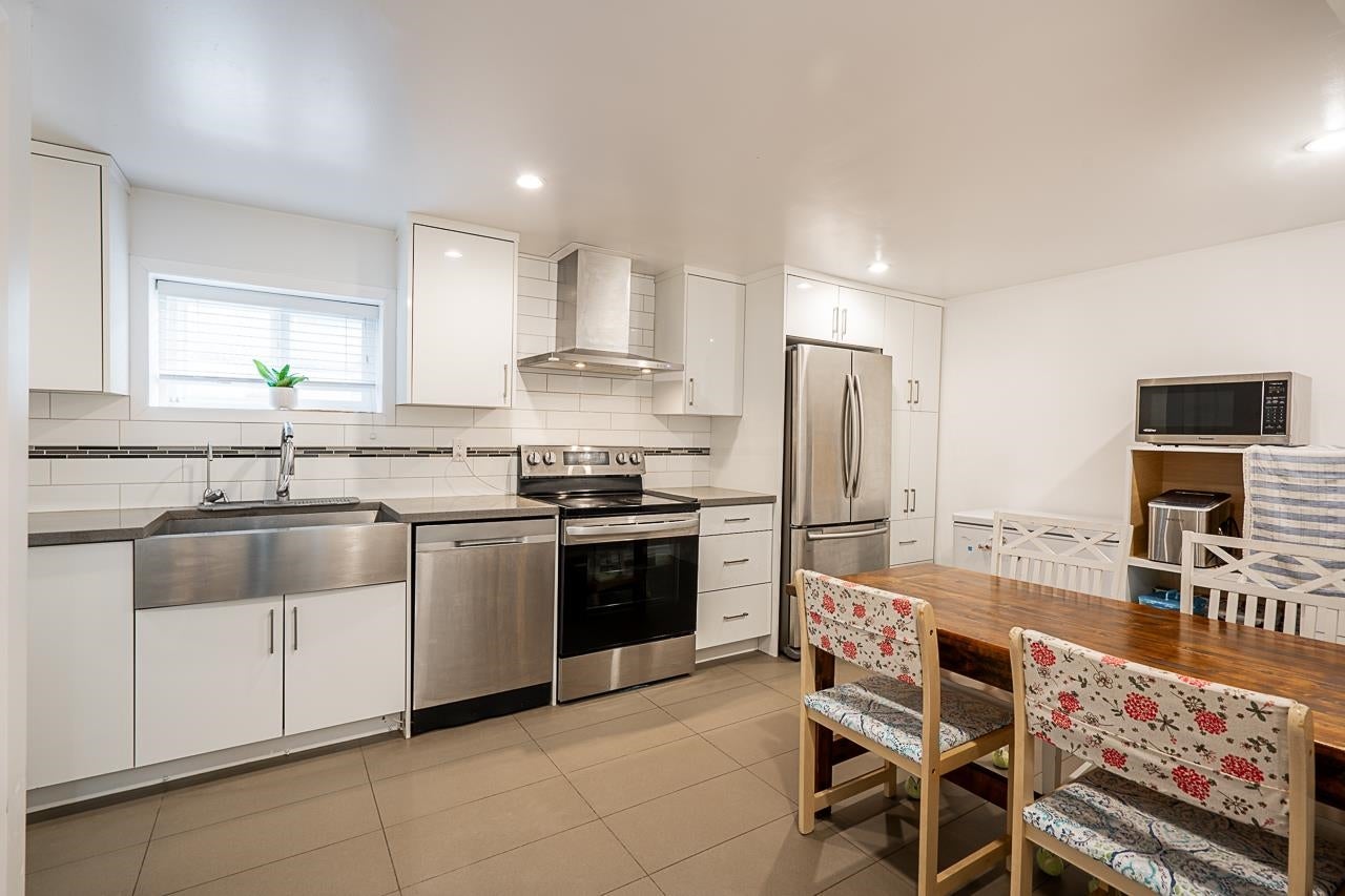 2057 Lorraine Avenue - Central Coquitlam Single Family Residence for Sale, 5 Bedrooms (R3092863)# - 17