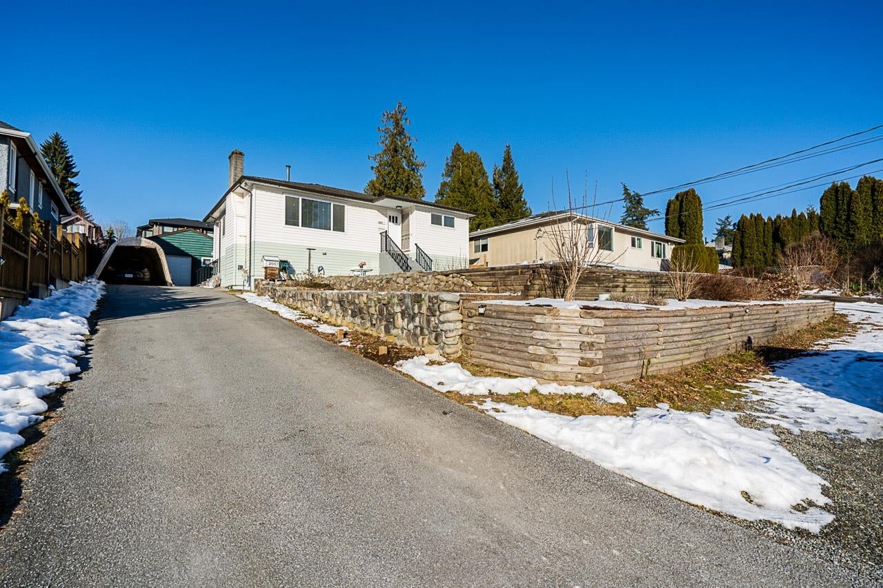 2057 Lorraine Avenue - Central Coquitlam Single Family Residence for Sale, 5 Bedrooms (R3092863)# - 24