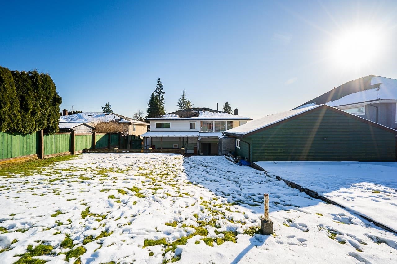 2057 Lorraine Avenue - Central Coquitlam Single Family Residence for Sale, 5 Bedrooms (R3092863)# - 31