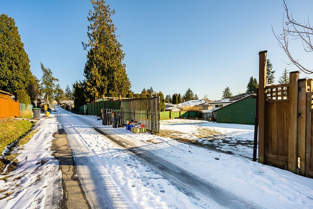 2057 Lorraine Avenue - Central Coquitlam Single Family Residence for Sale, 5 Bedrooms (R3092863)# - 32