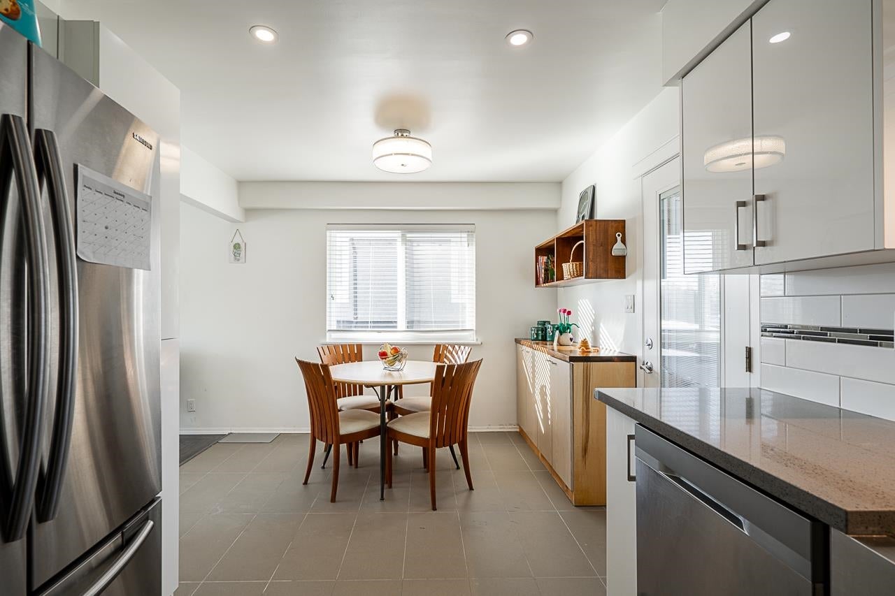 2057 Lorraine Avenue - Central Coquitlam Single Family Residence for Sale, 5 Bedrooms (R3092863)# - 6