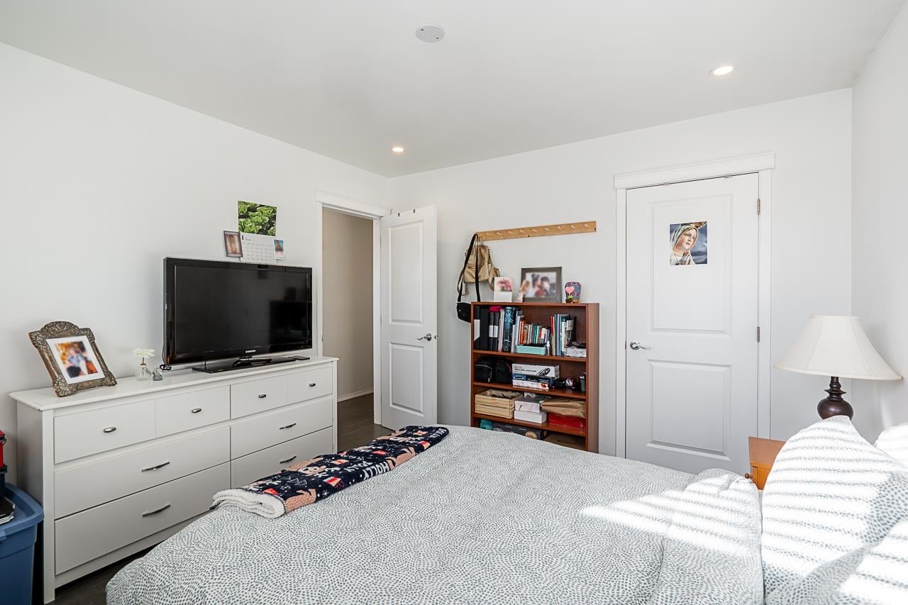 2057 Lorraine Avenue - Central Coquitlam Single Family Residence for Sale, 5 Bedrooms (R3092863)# - 8