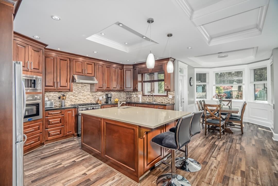 836 Sprice Avenue - Coquitlam West Single Family Residence for Sale, 7 Bedrooms (R3093090)# - 13