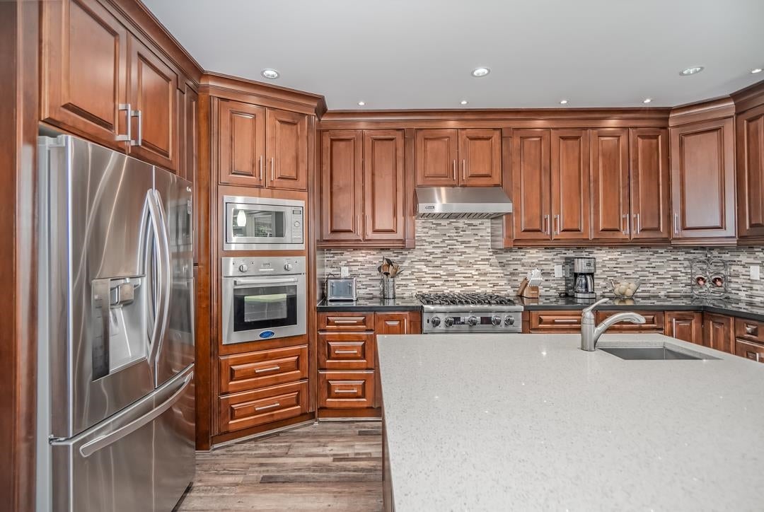 836 Sprice Avenue - Coquitlam West Single Family Residence for Sale, 7 Bedrooms (R3093090)# - 14