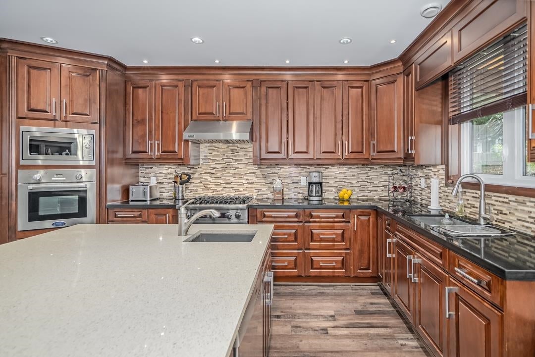 836 Sprice Avenue - Coquitlam West Single Family Residence for Sale, 7 Bedrooms (R3093090)# - 15
