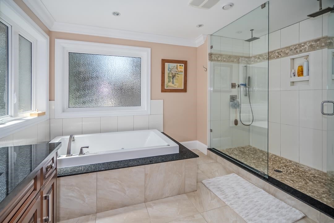 836 Sprice Avenue - Coquitlam West Single Family Residence for Sale, 7 Bedrooms (R3093090)# - 31