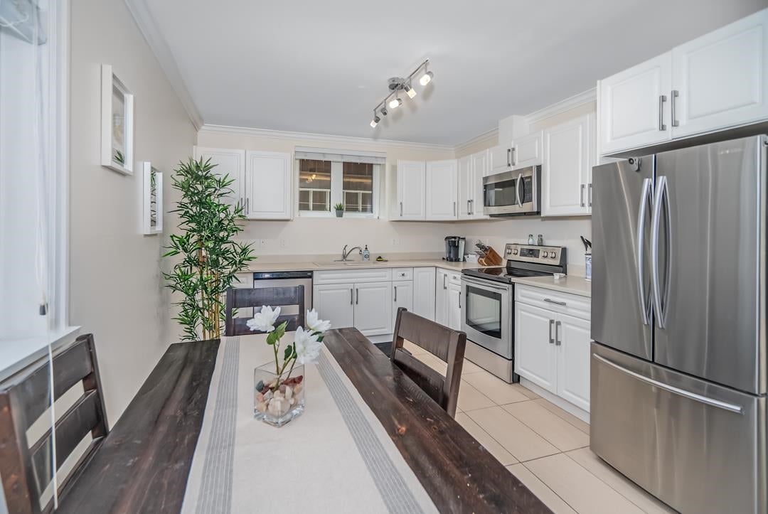 836 Sprice Avenue - Coquitlam West Single Family Residence for Sale, 7 Bedrooms (R3093090)# - 38