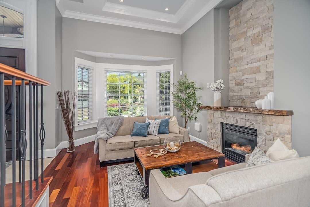 836 Sprice Avenue - Coquitlam West Single Family Residence for Sale, 7 Bedrooms (R3093090)# - 3