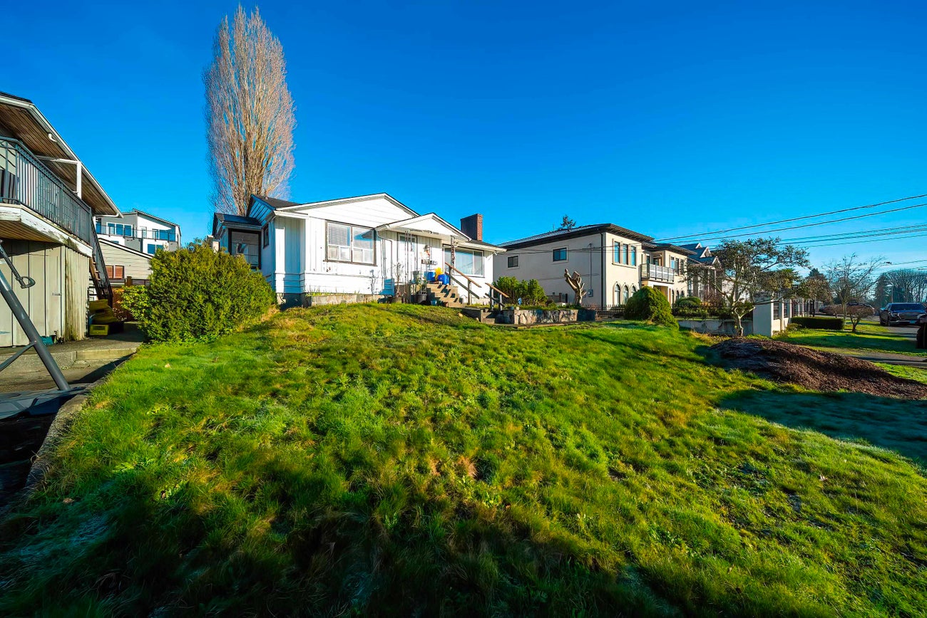 915 Walls Avenue - Maillardville Single Family Residence for Sale, 3 Bedrooms (R3093309)# - 2