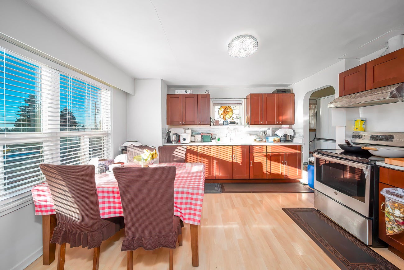 915 Walls Avenue - Maillardville Single Family Residence for Sale, 3 Bedrooms (R3093309)# - 4