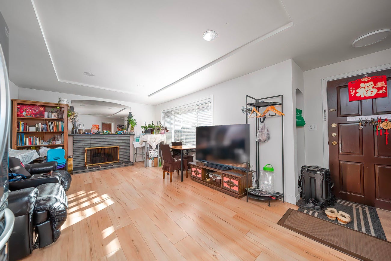 915 Walls Avenue - Maillardville Single Family Residence for Sale, 3 Bedrooms (R3093309)# - 5